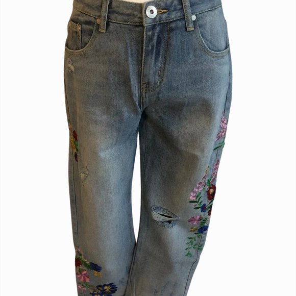 SALE!!!!!! NWT Floral Embroidered Light Denim Jeans - Picture 5 of 10